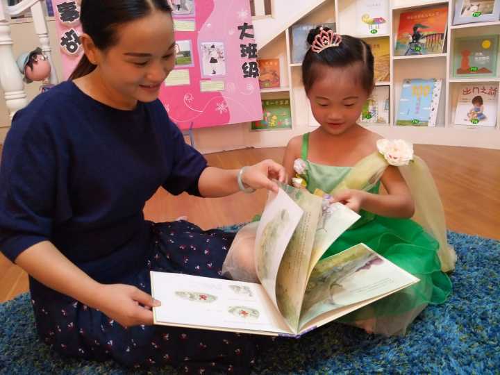 書香校園，閱讀幸?？鞓?——公明第二幼兒園閱讀月系列活動(dòng)報(bào)道