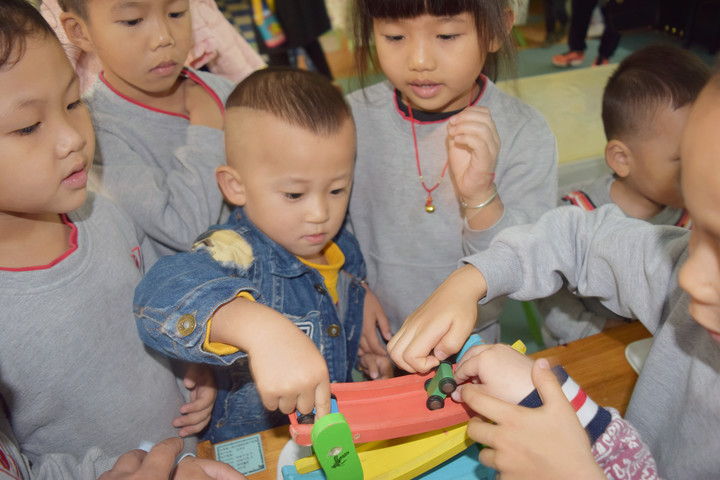 小小的手兒，大大的愛(ài) ——少年宮小寶寶到公明二幼觀摩體驗(yàn)啦