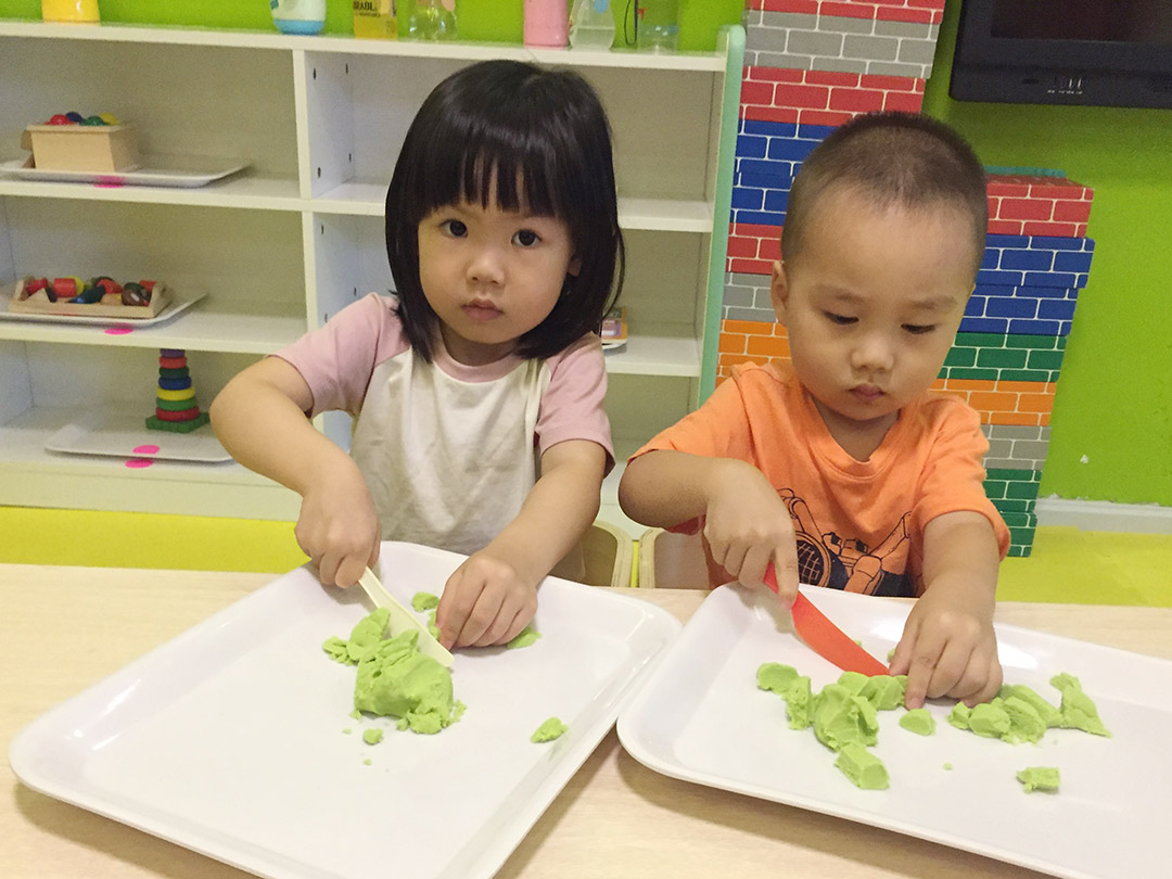 〈萬科第五園中心〉遠(yuǎn)恒佳早教萬科第五園中心日?；顒?· 貼花