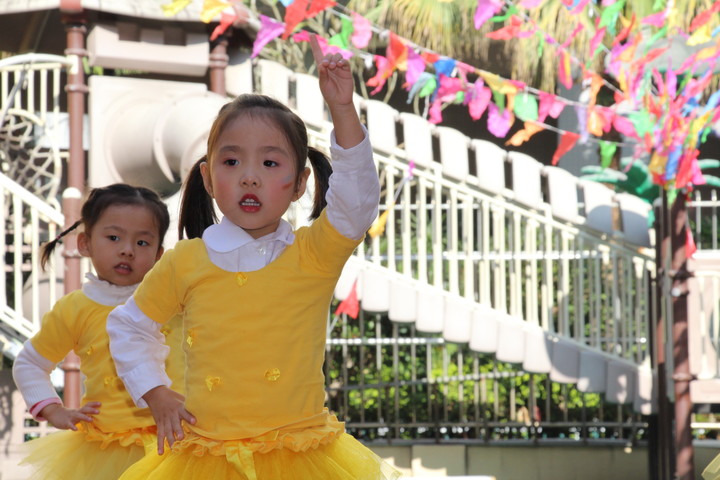 炫彩多世界，走向新時(shí)代”慶集團(tuán)20周年級組決賽暨頒獎(jiǎng)典禮