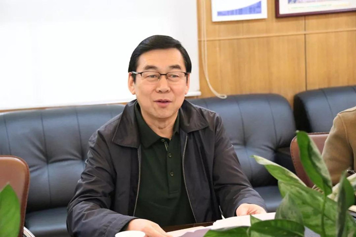 龍華中英文實(shí)驗(yàn)校在區(qū)教育局、區(qū)人民政府教育督導(dǎo)室開學(xué)專項(xiàng)督導(dǎo)檢查中獲佳評(píng)