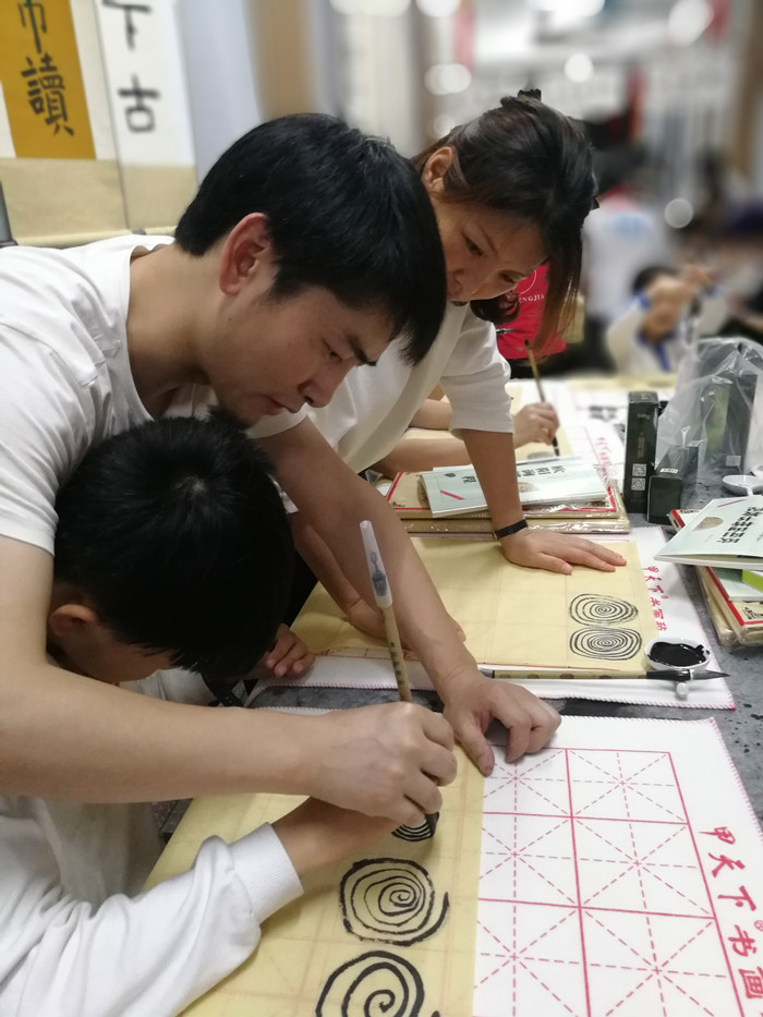 親子同練，家校共建，龍華中英文“家長社團”有聲有色